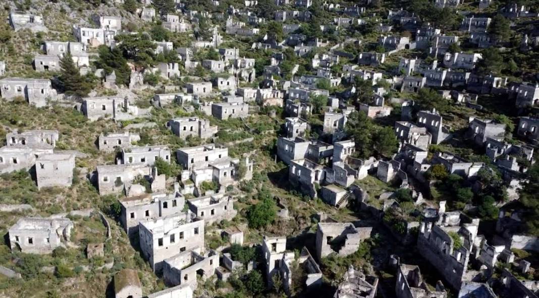 Türkiye'nin 'hayalet köyü' hem korkutuyor, hem büyülüyor! 67 yıldır öylece bomboş duruyor 3